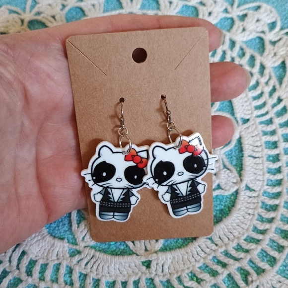 Hello Kitty Peter Chris Kiss Earrings - Picture 2 of 6